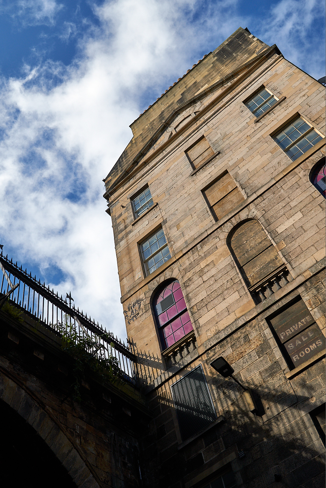  Building at Cowgate / South Bridge junction 