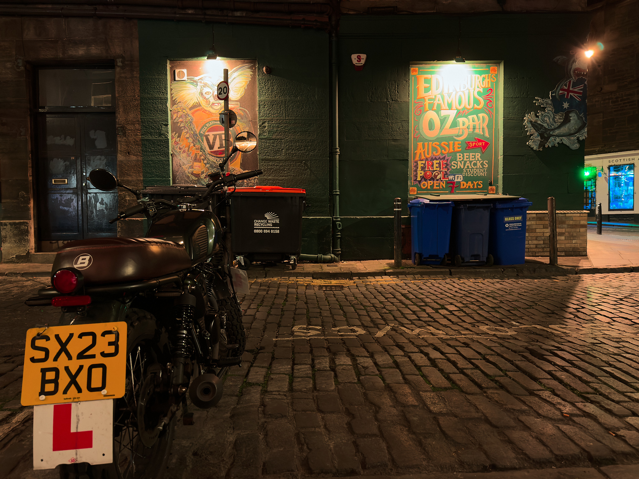  Merchant Street at night 
