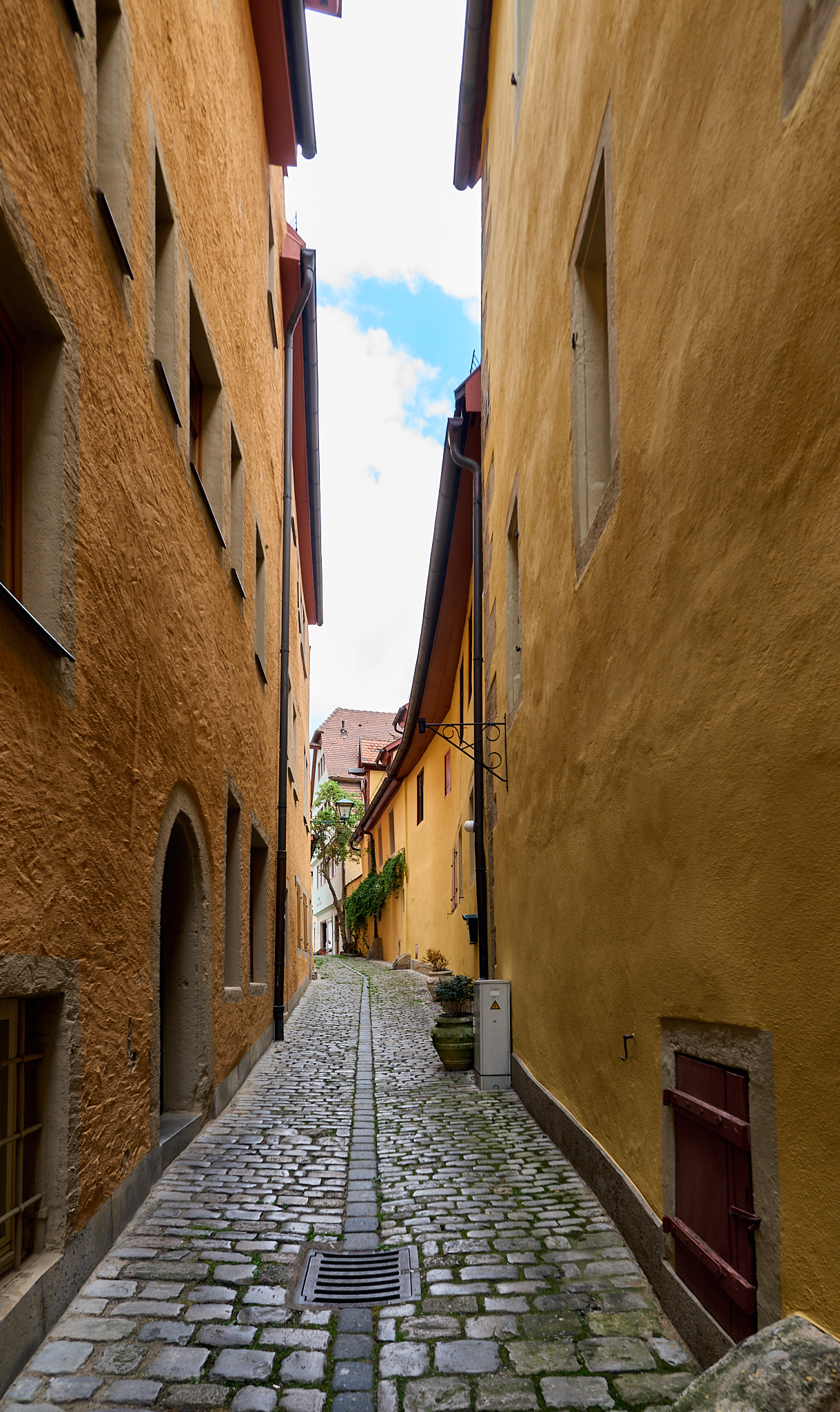  Small alleyway in old town 