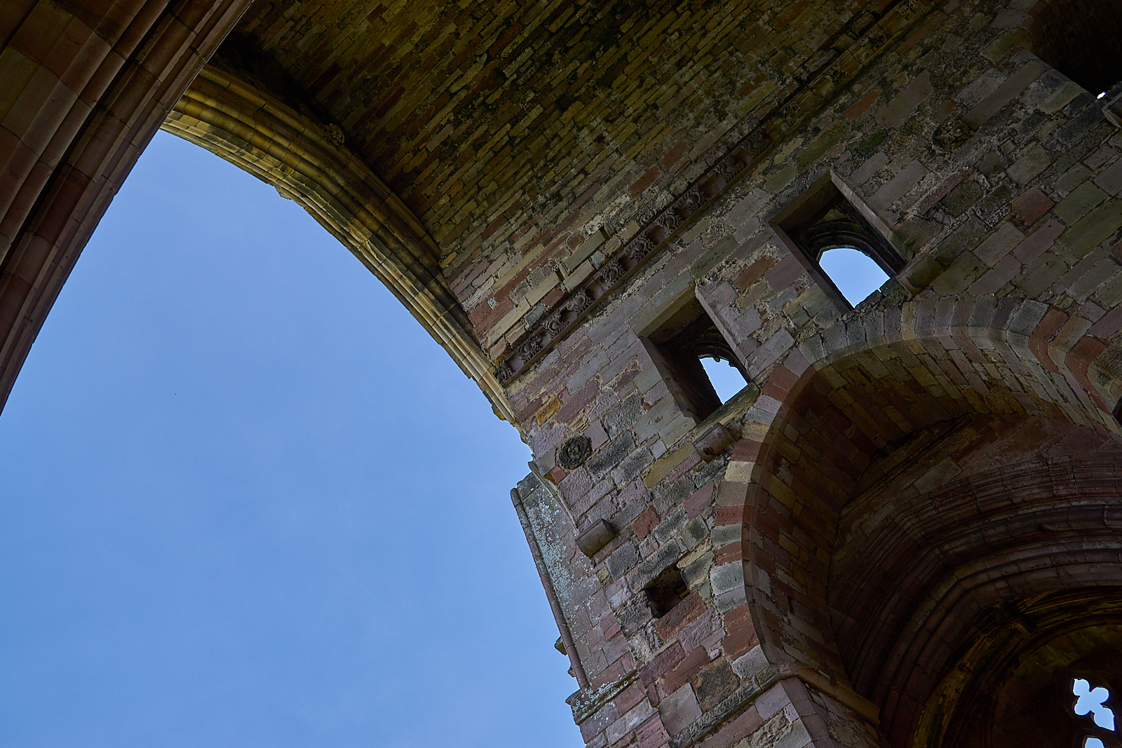  Melrose Abbey 