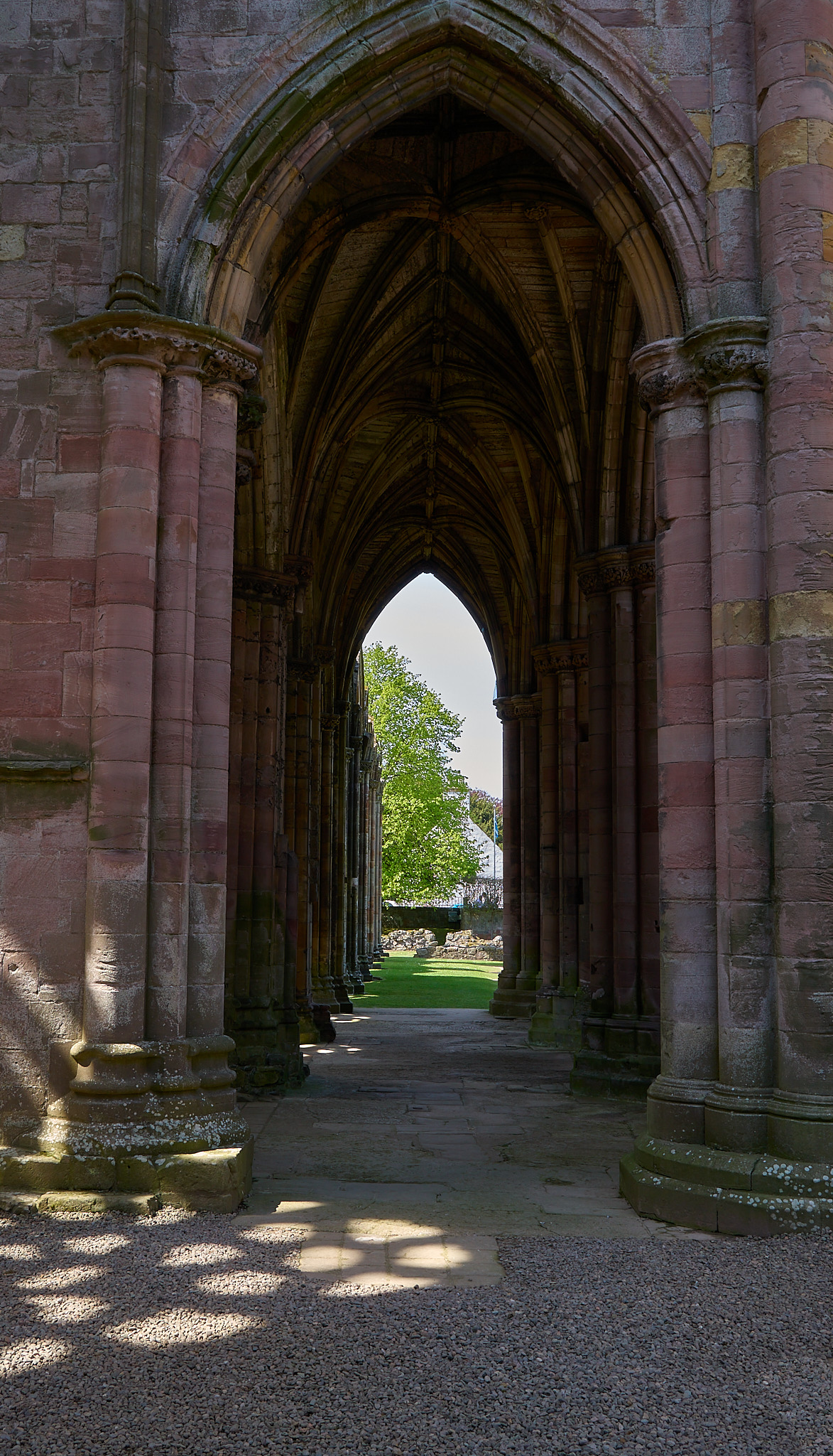  Melrose Abbey 