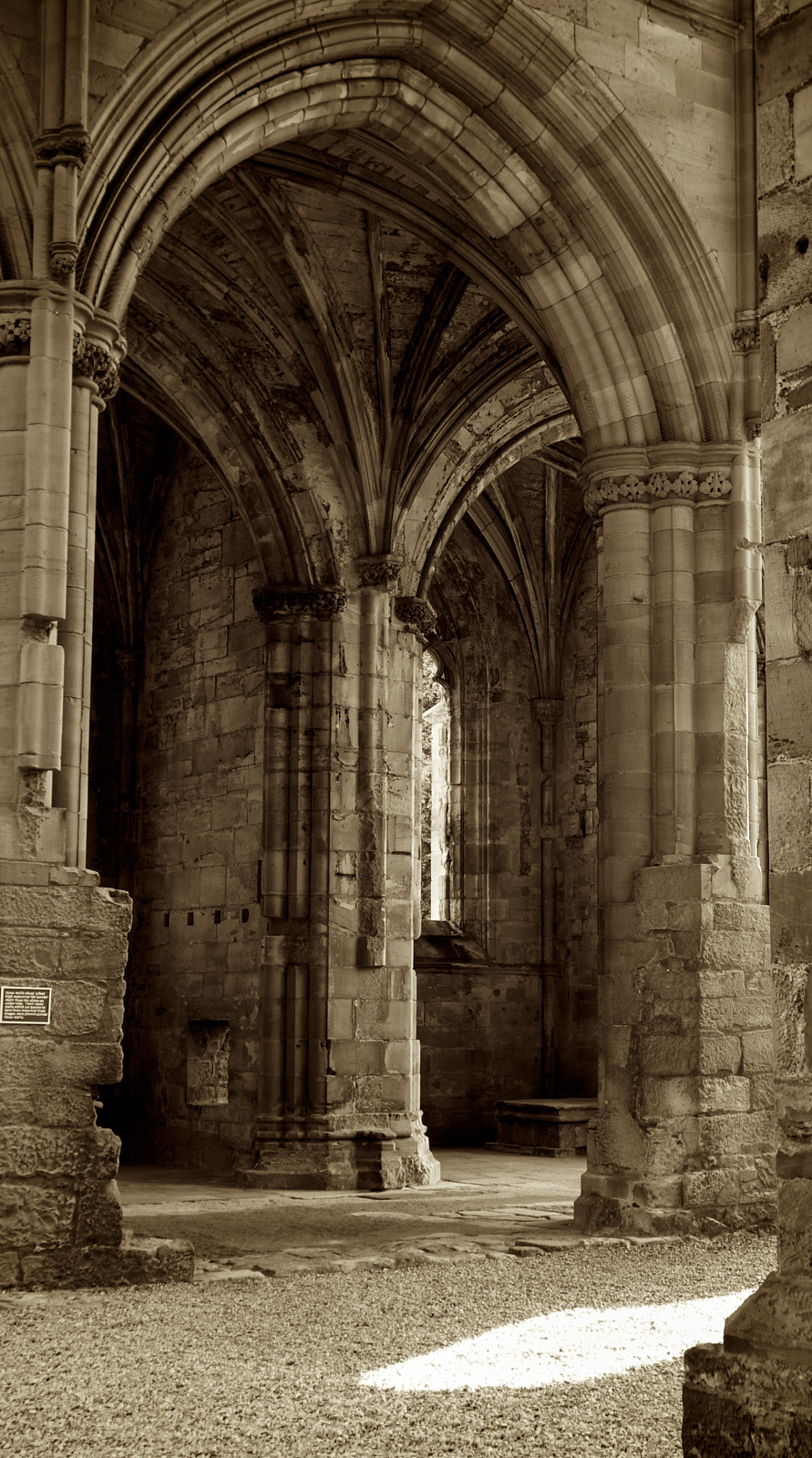  Melrose Abbey 