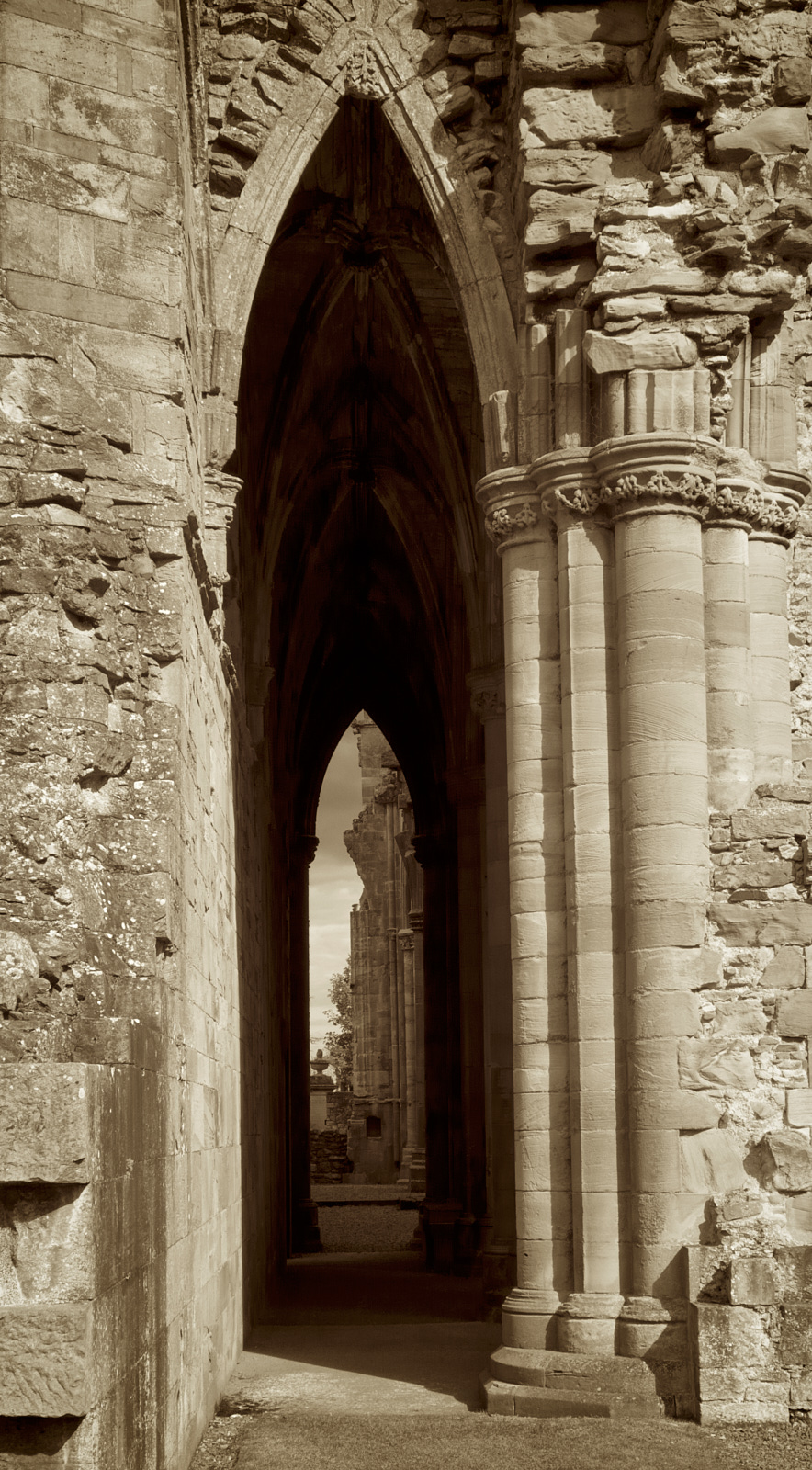  Melrose Abbey 