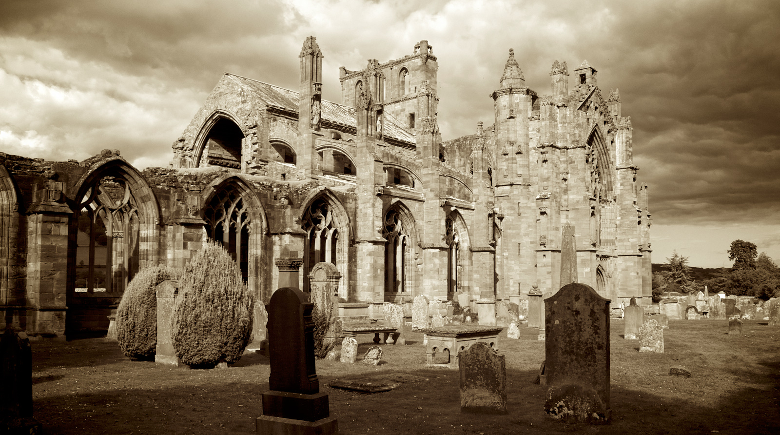  Melrose Abbey 