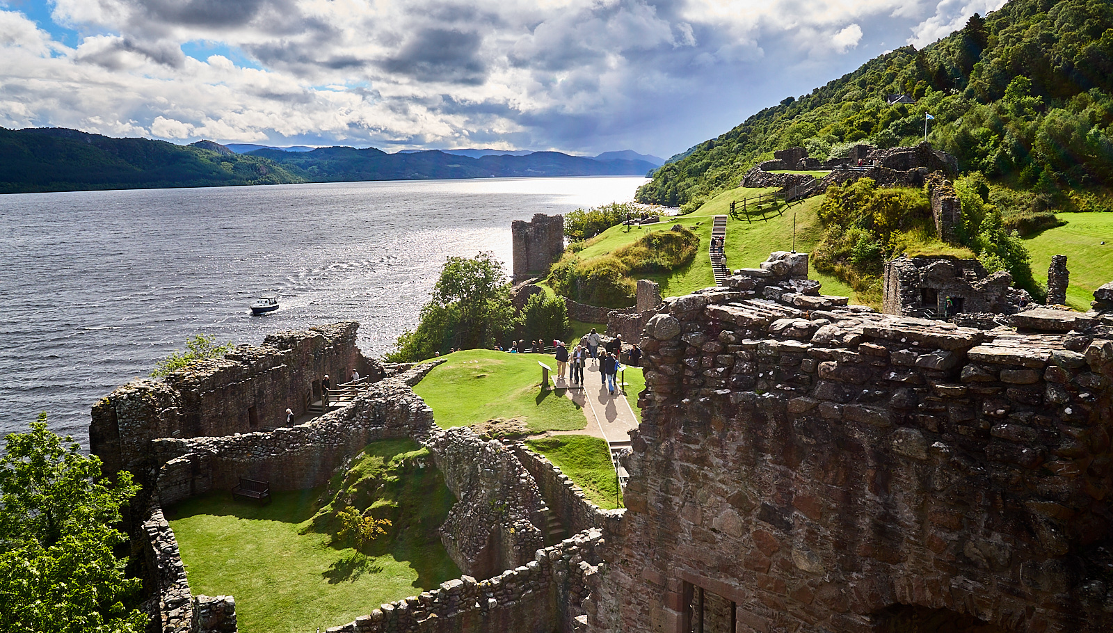  Urquhart Caslte, near Inverness 