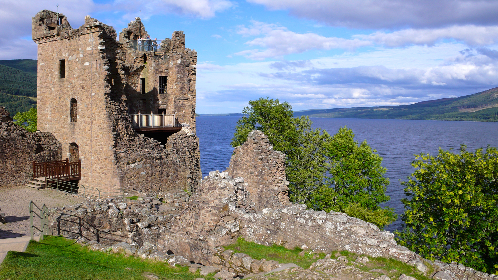  Urquhart Caslte, near Inverness 