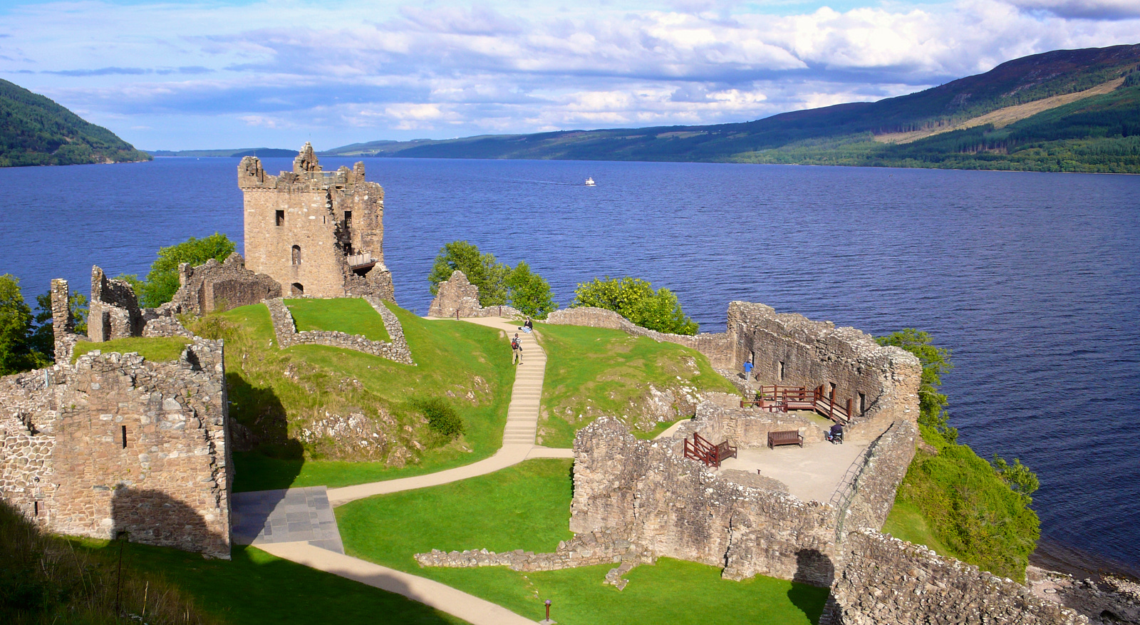  Urquhart Caslte, near Inverness 