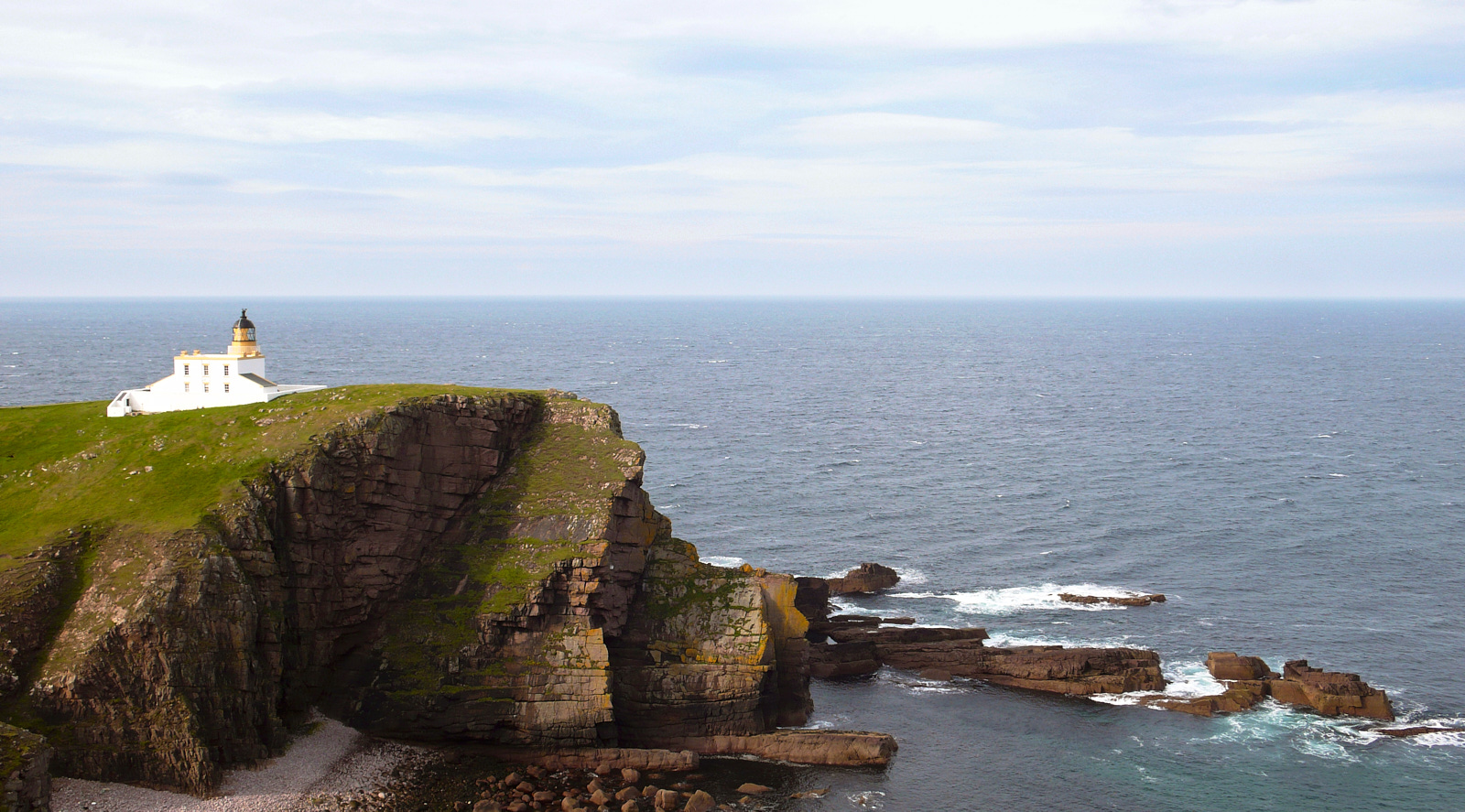 Lighthouse Cluas Deas 